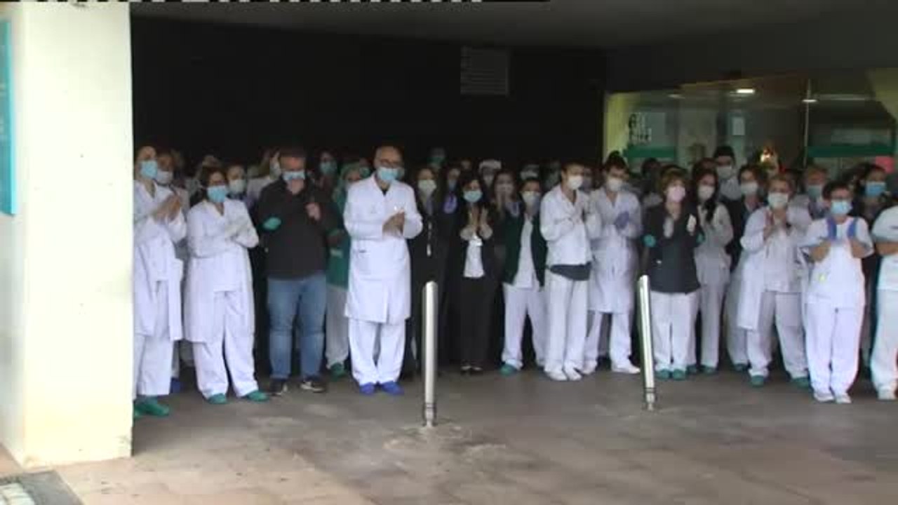 Minuto de silencio y aplausos en la Quirón de Barcelona en memoria del doctor Freixa