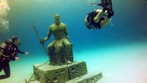 Team Poseidon - WITH THE KING OF THE SEAS POSEIDON STATUE IN SAN ANDRES KOLOMBİYA