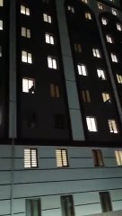 Sivas KYK yurdunda karantinada kalanların We Will Rock You performansı 