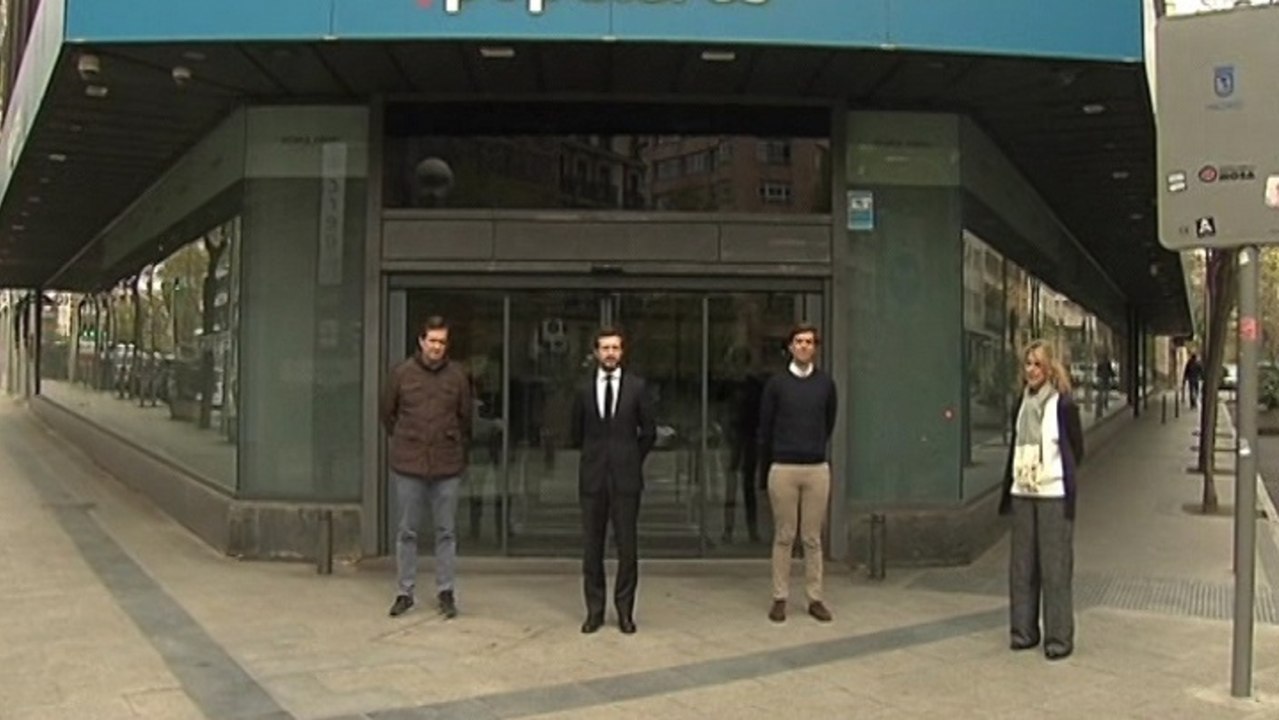 El PP guarda un minuto de silencio en memoria de los fallecidos por COVID-19