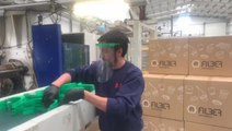 Plásticos Alber realiza diademas y viseras verdes dentro de un kit de máscaras de protección