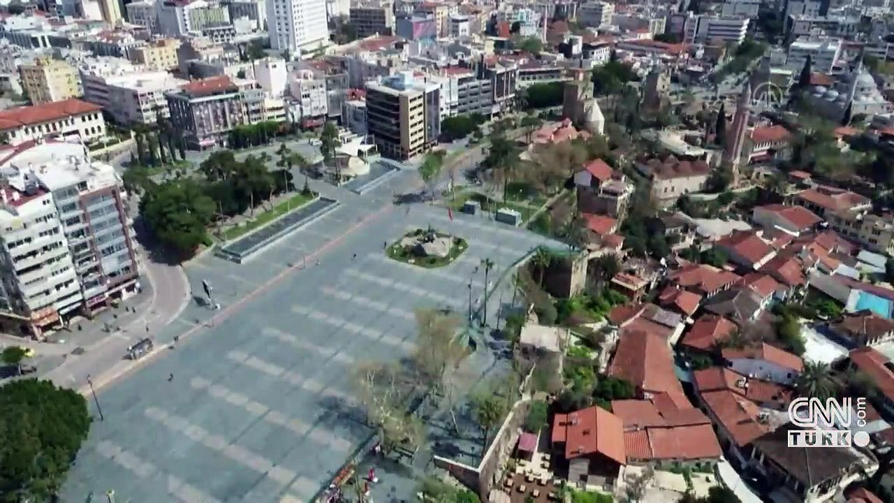 Yurdun dört yanında kent meydanları boş kaldı