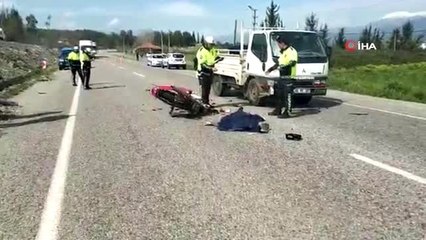 Kamyonet ile motosiklete çarptı: 1 ölü