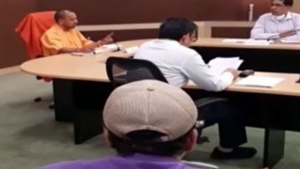 Télécharger la video: Caught on cam: Yogi Adityanath scolds Noida DM, other officials over preparation to tackle Covid-19