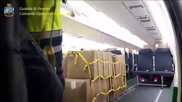 Guardia di Finanza trasporta materiale sanitario da Fiumicino a Venezia (30.03.20)