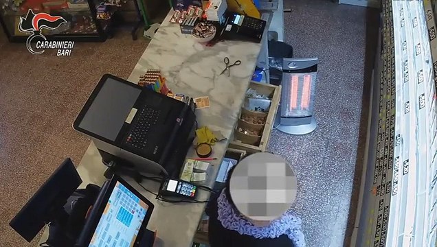 Modugno (BA) - Rapina a tabaccheria, presa coppia di fidanzati (30.02.30)