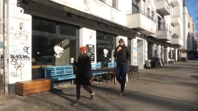 Коронавечеринки или волонтерство: что выбирают молодые люди в разных странах (30.03.2020)