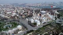 Sultanahmet Meydanı tarihin en sakin günlerini geçiriyor