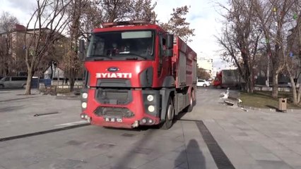 İtfaiye görevlileri Abide Meydanı'nı dezenfekte etti