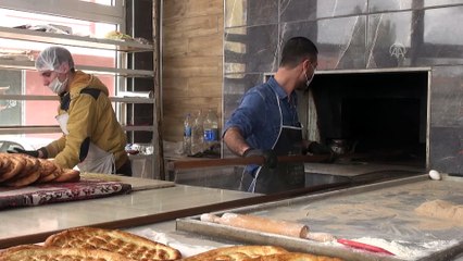 Şanlıurfalı fırıncıdan ihtiyaç sahipleri ile 65 yaş üstü vatandaşlara ücretsiz ekmek