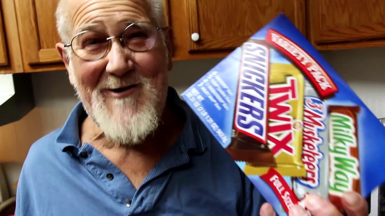 ANGRY GRANDPA'S FRIED CANDY BAR EGG ROLLS!!! video Dailymotion