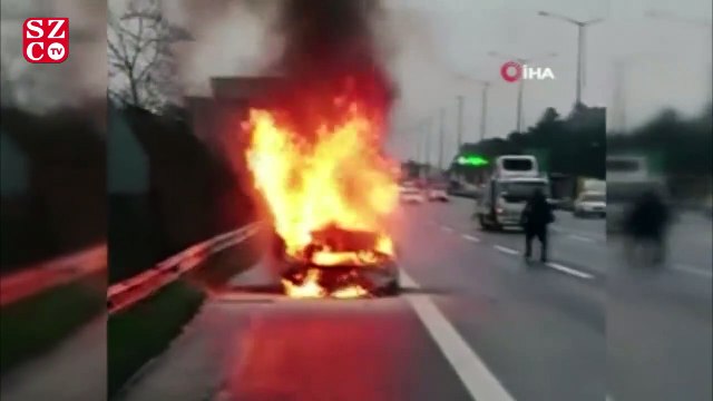 TEM Otoyolunda otomobil alev alev böyle yandı