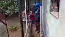Kozan'da Aşırı Yağış Sele Neden Oldu, Evleri Su Bastı