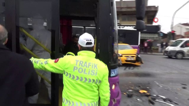 Kırmızı ışıkta geçen taksi faciaya neden olacaktı