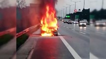 Ümraniye TEM Otoyolu'nda Otomobil Alev Alev Böyle Yandı