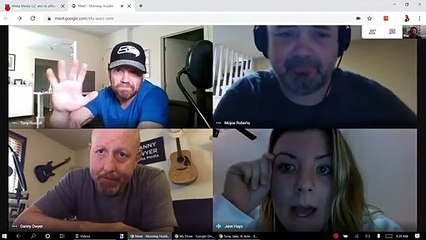 Il a oublié de débrancher sa webcam après la réunion.