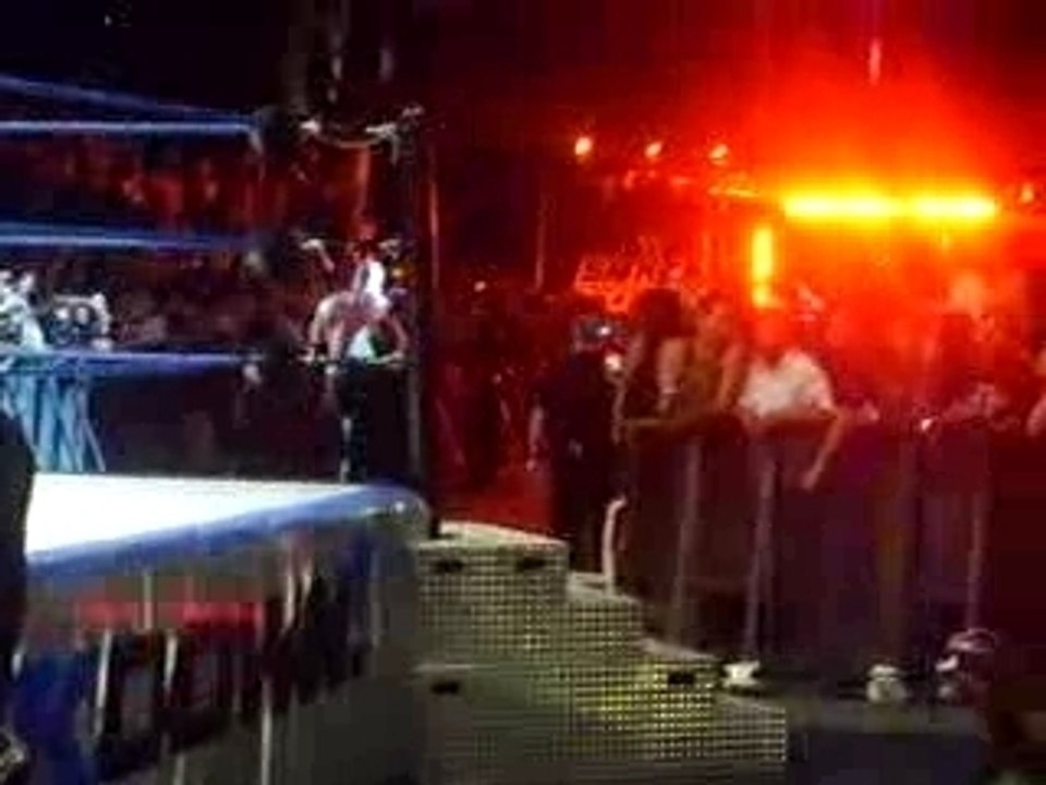 kane chokeslam mvp , wwe chile tour