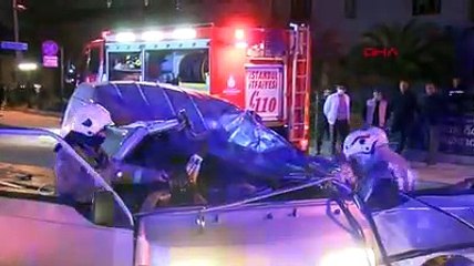 Minibüstekiler caddeye fırladı! İstanbul'da gece vakti can pazarı