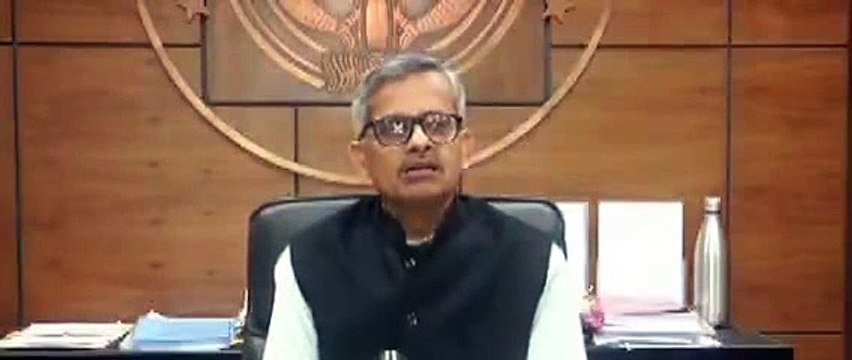 कोरोना वायरस के बचाव में शिथिलता बरतने के आरोप में गौतमबुद्ध नगर के डीएम को किया सस्पेंड