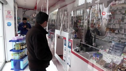 Eczanede pencereden alışveriş