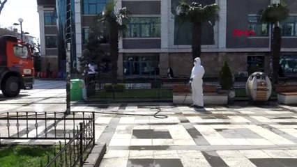 AVCILAR'DA PARKTAKİ DEZENFEKTE BİTER BİTMEZ OTURMAYA DEVAM ETTİLER