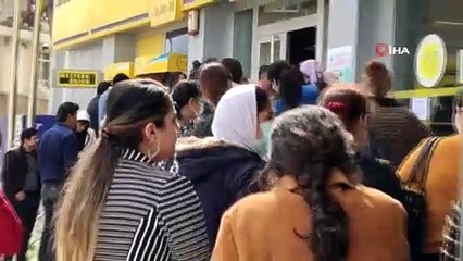 PTT önündeki fatura kuyruğunda sıra tartışması