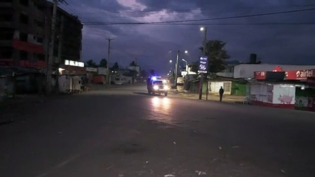 الشرطة الكينية تستخدم الغاز المسيل للدموع لفرض حظر التجول