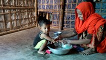 Distribución de jabón en campo de refugiados de Rohingya