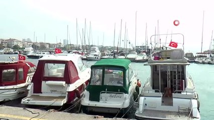 Vatandaş evinden çıkmadı, sahiller martılara kaldı