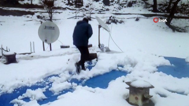 Baharı bekleyen Siirtlilere kar sürprizi