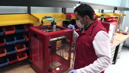 Gönüllü gençler sağlık çalışanları için maske üretiyor - HAKKARİ