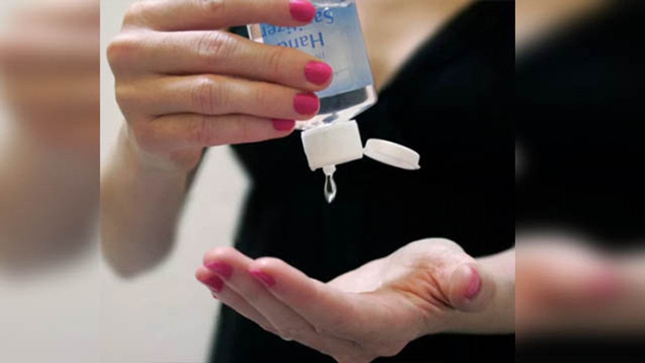 Hand Sanitizer से क्या सचमुच खत्म हो जाएगा वायरस, जानिए हैंड सेनिटाइजर को कारगर बनाती ये 4 चीज