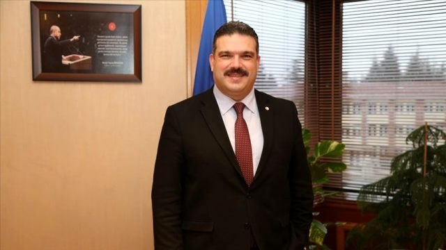 Anadolu Üniversitesi Rektörü Prof. Dr. Şafak Ertan Çomaklı kimdir? Prof. Dr. Şafak Ertan Çomaklı kaç yaşında nereli? Prof. Dr. Şafak Ertan Çomaklı b h