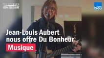 Jean-Louis Aubert interprète Du Bonheur dans son salon