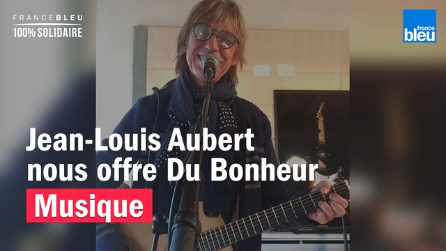 Jean-Louis Aubert interprète Du Bonheur dans son salon