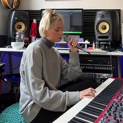 Nina Nesbitt shares quarantine song after racking up 100 million streams