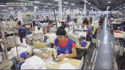 US fashion designers, overhaul factories for medical equipment
