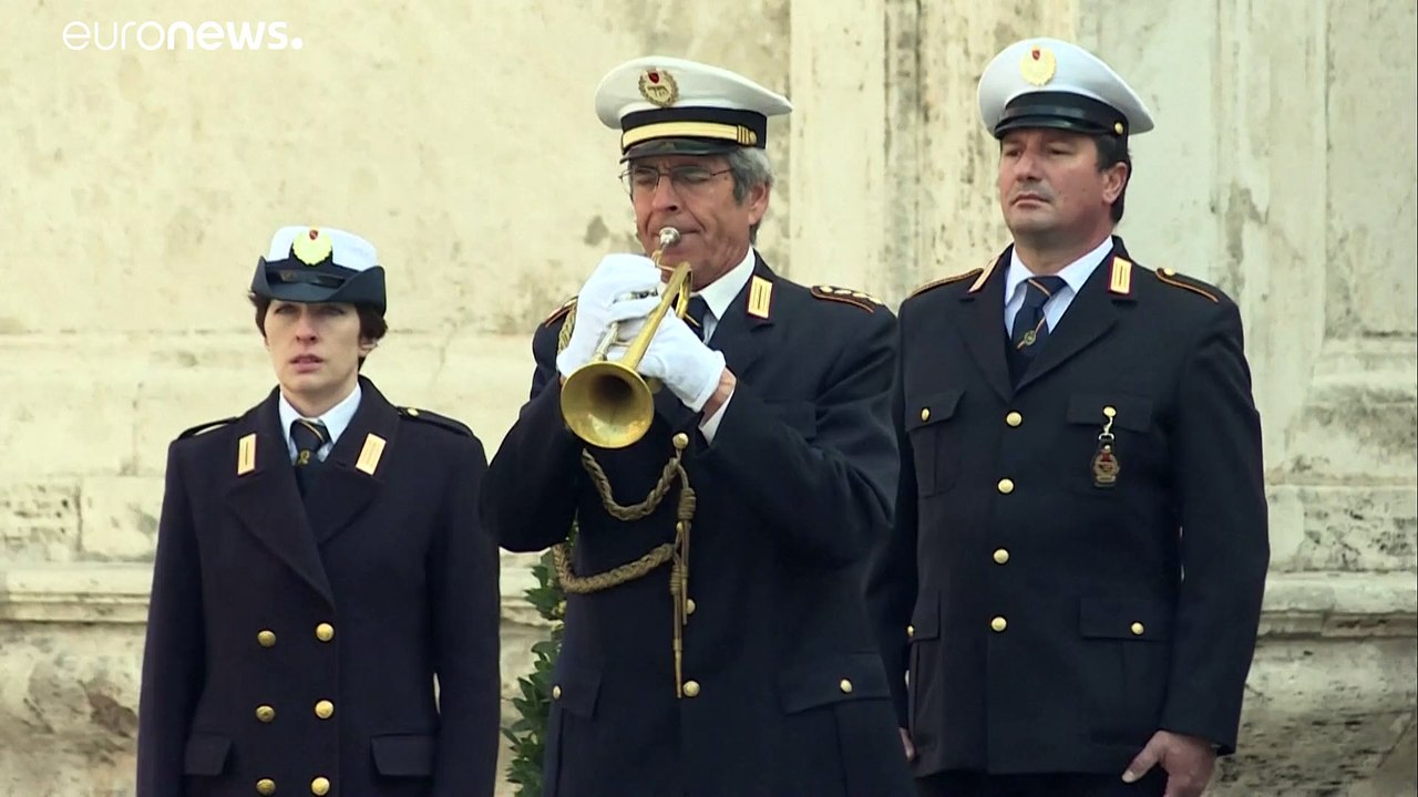 COVID-19: Ενός λεπτού σιγή για τα θύματα του COVID-19