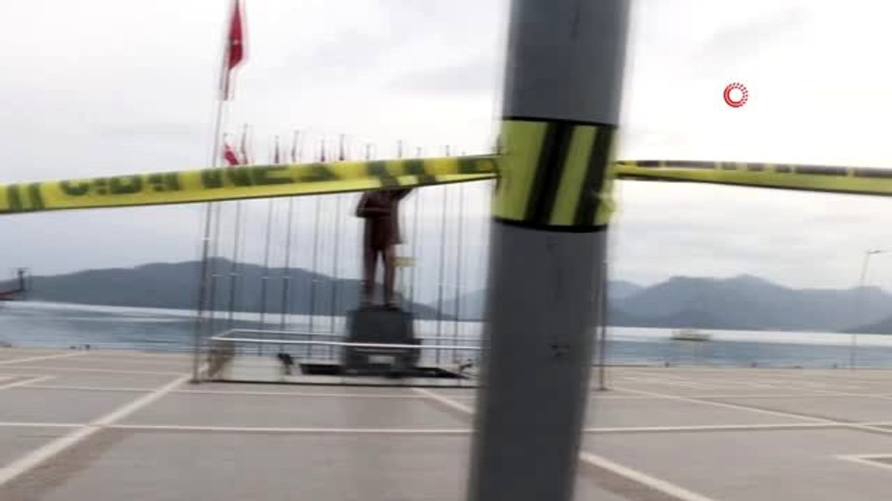 Marmaris'te polis ekipleri sokak sokak dolaşarak 'evde kalın' çağrısı yaptı