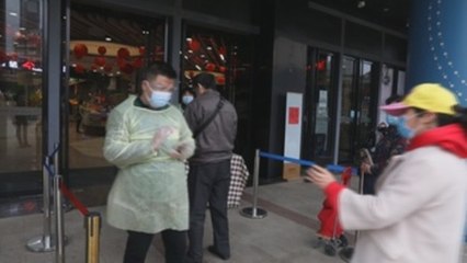 Los hospitales de Wuhan superan el colapso y se centran en los casos graves