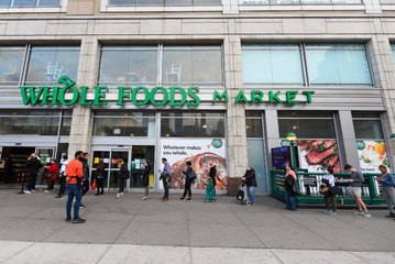 Whole Foods Workers Organize 'Sick Out' for Better COVID-19 Compensation