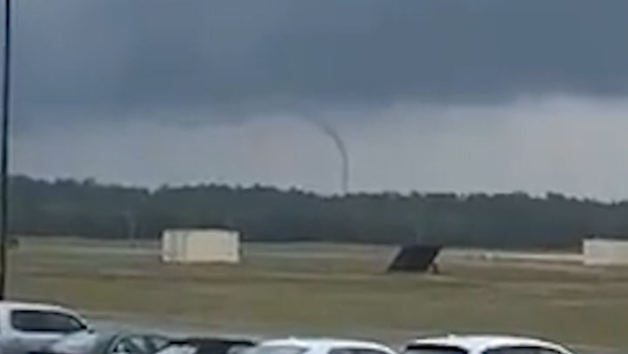 Rope tornado spins up in Florida