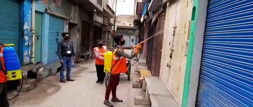 शामली: नगर पालिका परिषद ने कस्बे में कराया सैनिटाइज