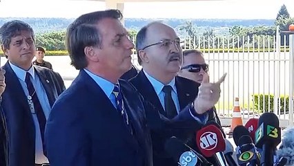 Jornalistas abandonam coletiva de Bolsonaro