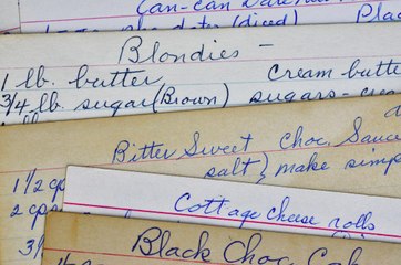 You’ll Fall In Love With This Fluffy, Vintage Frosting for Your Christmas Cakes