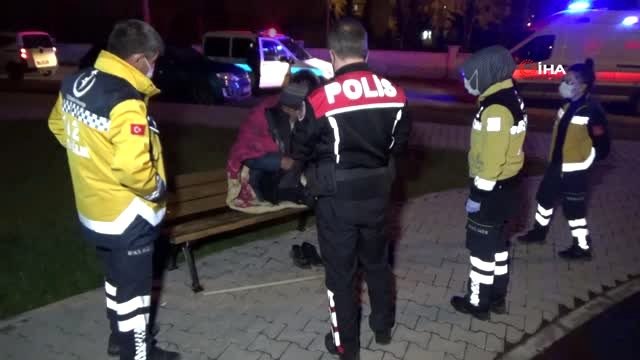 Yorganla parktaki bankta yatan yaşlı adama Aksaray Belediyesi sahip çıktı