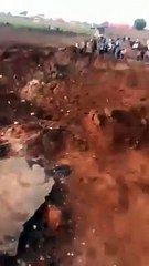 Meteor düştü! 70 ev harabeye dönerken 13 kişi de öldü