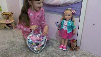 Sophia Brincando com  sua Linda Boneca