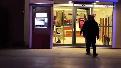 Bankaya giren hırsızlar, tuzak parayı almaya çalışınca suçüstü yakalandı