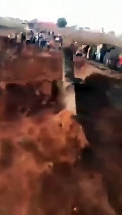 Herkes bu iddiayı konuşuyor: Nijerya'ya meteor düştü, 100'den fazla ölü var